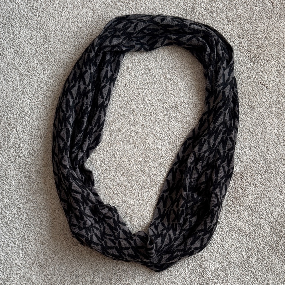 Michael Kors Black and Gray Patterned Scarf